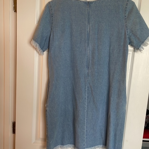 Super cute lightweight denim dress with pockets!  Medium - Picture 4 of 6